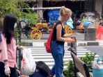 bule-punguti-sampah_20170917_171800.jpg