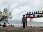 bupati-banyuwangi-di-pantai-cacalan.jpg