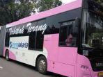 bus-pink-transjakarta-khusus-untuk-penumpang-wanita-2.jpg