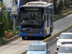 bus-transjakarta-melintas-di-kawasan-sudirman.jpg