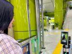 calon-penumpang-melakukan-identifikasi-diri-melalui-layanan-face-recognition-boarding-gate.jpg