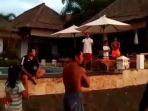 capture-video-viral-seorang-turis-larang-warga-berenang-di-pantai.jpg