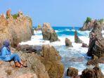 cerita-azzy-di-pantai-gigi-hiu.jpg