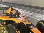 christian-sugiono-naik-mobil-f1.jpg