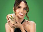 cinta-laura-berkolaborasi-dengan-fore-coffee.jpg