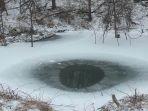 danau-beku-di-nebraska-ini-terlihat-seperti-mata.jpg