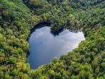 danau-toyoni-jepang-yang-berbentuk-hati.jpg