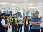 direktur-angkasa-pura-i-faik-fahmi-di-bandara-internasional-syamsuddin-noor.jpg