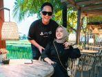 doni-salmanan-dan-dinan-fajrina-saat-liburan.jpg