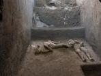 dua-mayat-di-pompeii.jpg