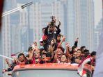 erick-thohir-mengajak-seluruh-anggota-timnas-indonesia-u22-untuk-mengikuti-arak-arakan.jpg