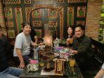 erick-thohir-mengunjungi-angkringan-omah-semar.jpg