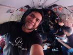 erix-soekamti-saat-menaiki-pesawat-cn_20180905_101717.jpg