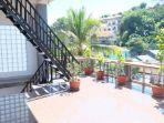 fasilitas-balkon-di-sky-bajo-hostel.jpg