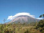 fenomena-topi-awan-gunung-semeru-imgs.jpg