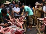 festival-meugang-di-pasar-daging-tradisional-peunayong-banda-aceh_20180821_082439.jpg