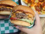 Burger Terenak di Dunia Buka di Sarinah, Harga Murah dan Porsinya Bikin Kenyang