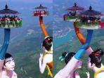 flying-kiss-china.jpg