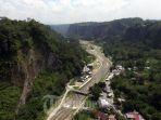 foto-aerial-objek-wisata-ngarai-sianok-di-kota-bukittinggi.jpg