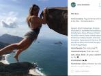 Foto Ekstrim Traveling - Nggak Cuma Pamer Keindahan Spot Wisata, Orang Ini Lakukan Pose Ekstrim