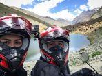 foto-selfie-donna-dan-darius-di-perjalanan-menuju-pegunungan-himalaya.jpg