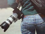 fotografer-yang-sedang-mengambil-gambar.jpg