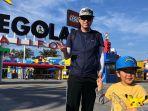 genji-sato-dan-anaknya-di-legoland.jpg