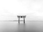 gerbang-torii-di-danau-biwa-jepang.jpg