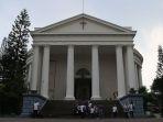 gereja-immanuel-tampak-depan.jpg