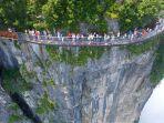 glass-bridge-gunung-tianmen.jpg
