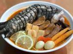 godzilla-ramen-satu-menu-ramen-unik-di-taiwan-yang-sajikan-kaki-buaya.jpg