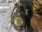 granat-ditemukan-di-bagasi-pesawat.jpg