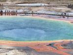 grand-prismatic-spring-di-taman-nasional-yellowstone.jpg