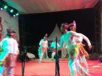 grup-seudati-stek-haris-dari-peusangan-siblah-krueng-bireuen-tampil-di-festival-sate.jpg
