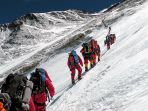 guide-pendaki-gunung-everest_20180522_163050.jpg