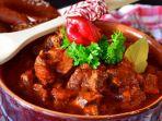 gulai-daging-untuk-makan-malam.jpg