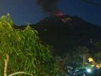 gunung-agung-di-bali-alami-erupsi-minggu-2142019.jpg
