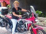 gus-wijaya-saat-berpose-di-motor-yang-akan-digunakan-keliling-amerika.jpg