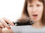 Sadar Atau Tidak, 5 Kebiasaan Sehari-hari Ini Bisa Jadi Penyebab Rambut Rontok