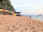 hamparan-pasir-pantai-sadranan.jpg
