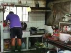 he-pergi-ke-dapur-memakai-sepatu-boots_20180918_132516.jpg