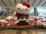 hello-kitty-raksasa-di-terminal-2-bandara-changi_20171120_150608.jpg
