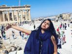 Wanita Ini Honeymoon Sendirian, Foto-fotonya Konyol Tapi Mengharukan