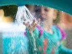 ilustrasi-anak-anak-yang-sedang-bermain-di-waterboom.jpg