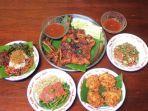 ilustrasi-ayam-taliwang-khas-lombok-untuk-makan-siang.jpg