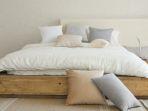 ilustrasi-bantal-di-kamar-hotel.jpg
