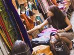 Tips Traveling - Ini Cara Mengemas Oleh-oleh Liburan, Kalau Kegedean Paketin Saja