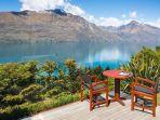 ilustrasi-bersantai-sambil-menikmati-pemandangan-di-queenstown.jpg