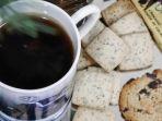 ilustrasi-biskuit-atau-crackers-dan-teh.jpg