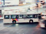 ilustrasi-bus-yang-sedang-melaju.jpg
